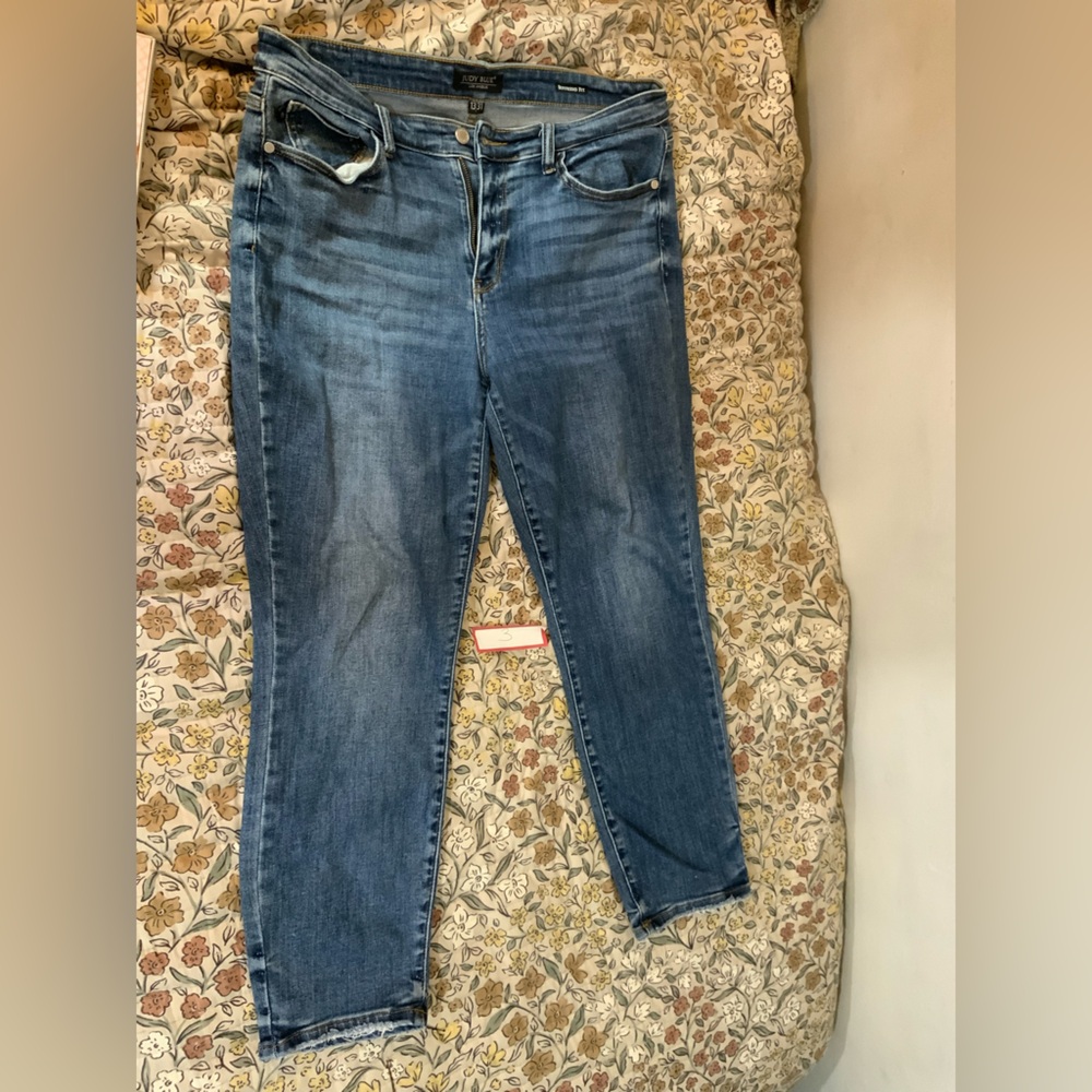 Judy Blue boyfriend fit 13/31 Like New. Non-smoking home.